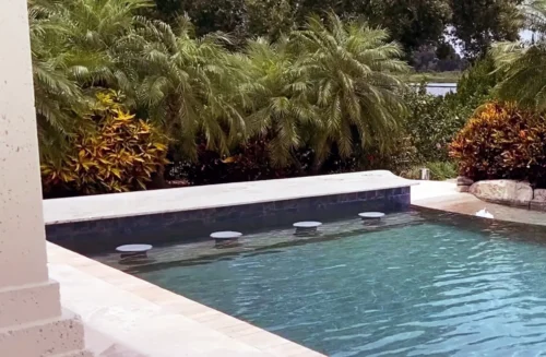 Swim-up Bar
