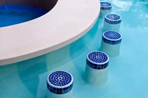 Swim-up bar