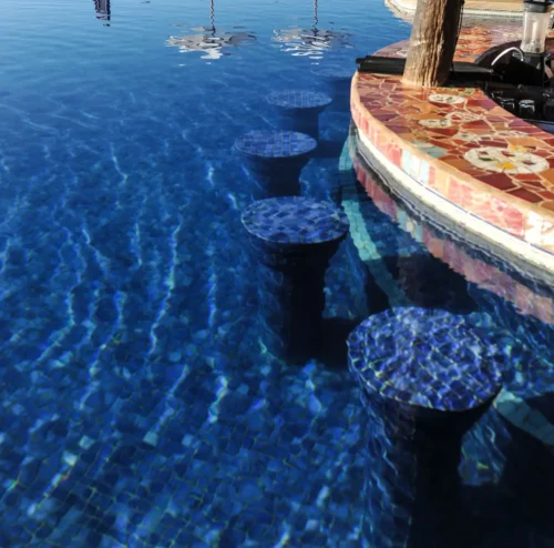Swim-up bar